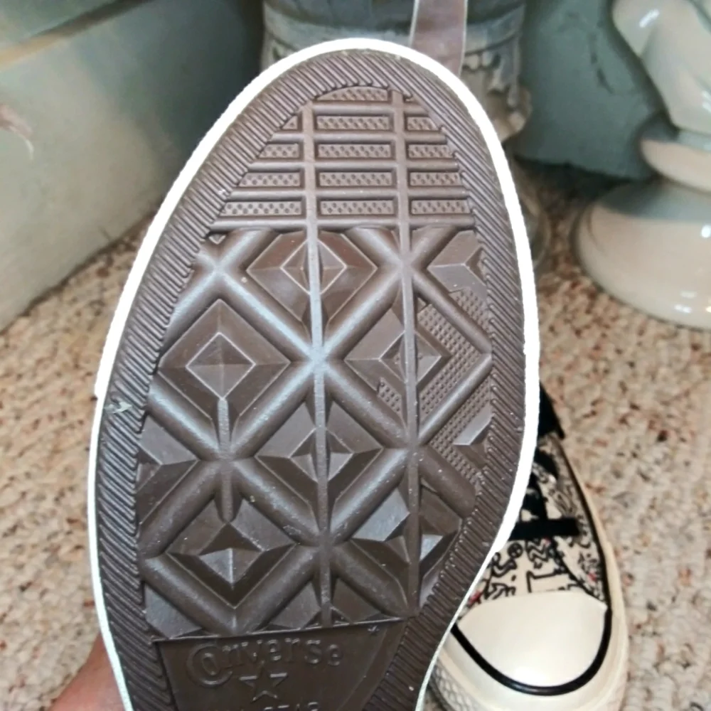 Converse Keith Haring 2021 Unisex Dancing Figures Black, Red/White Chuck Taylors - Picture 9 of 11